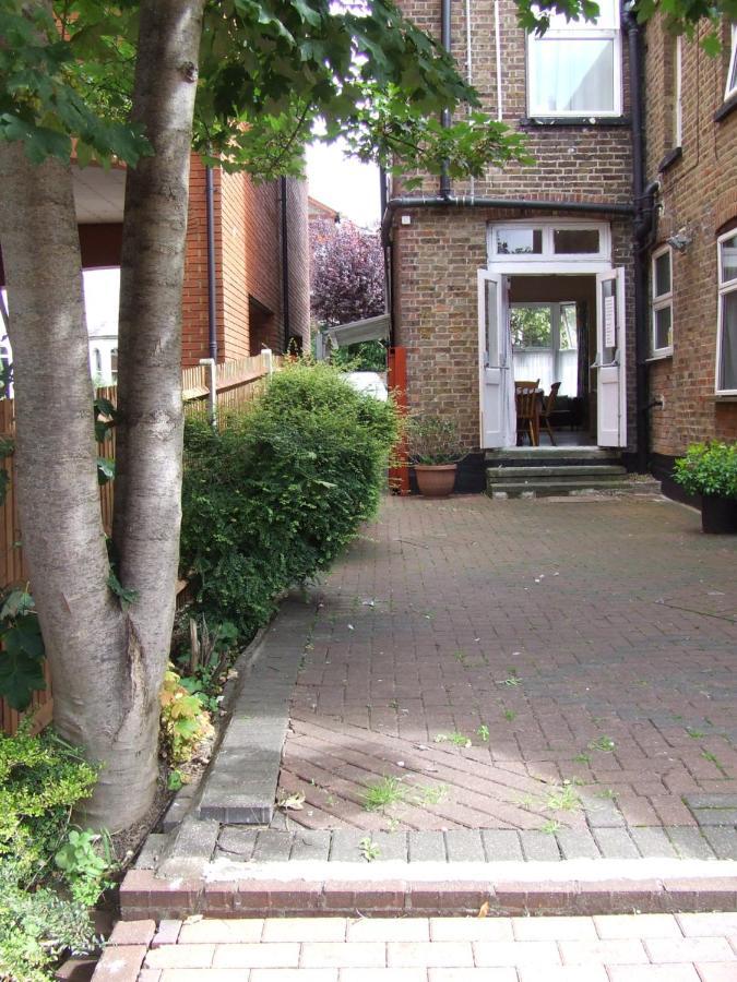 Alexandra Guest House Хемел Хемпстед Екстериор снимка
