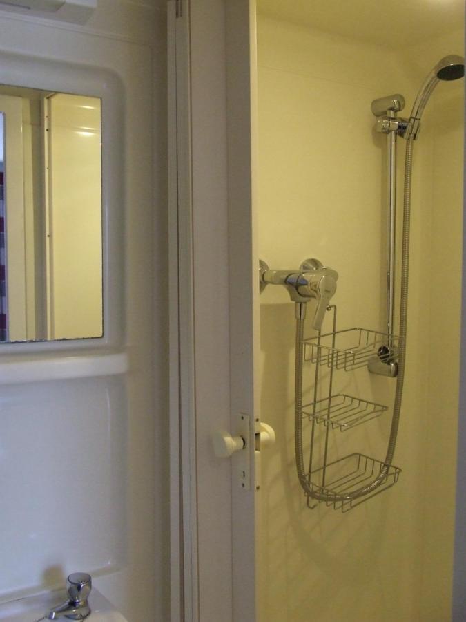 Alexandra Guest House Хемел Хемпстед Екстериор снимка