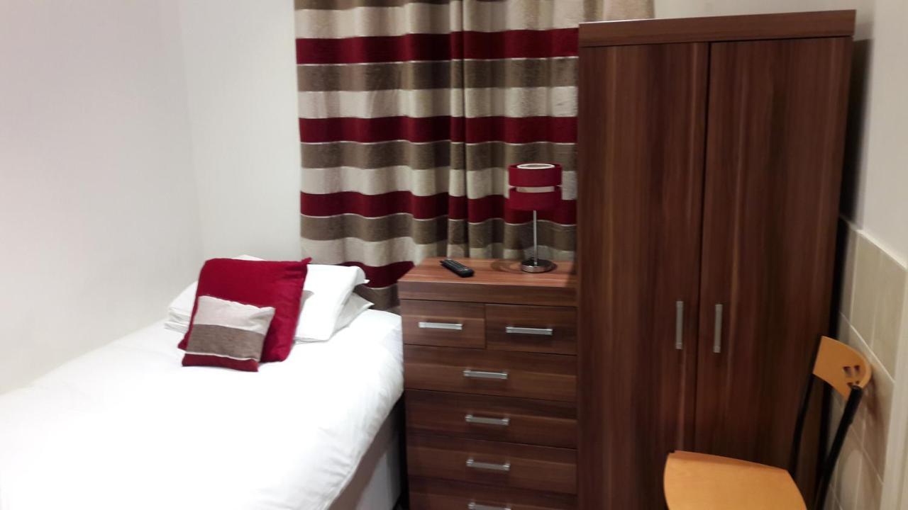 Alexandra Guest House Хемел Хемпстед Екстериор снимка