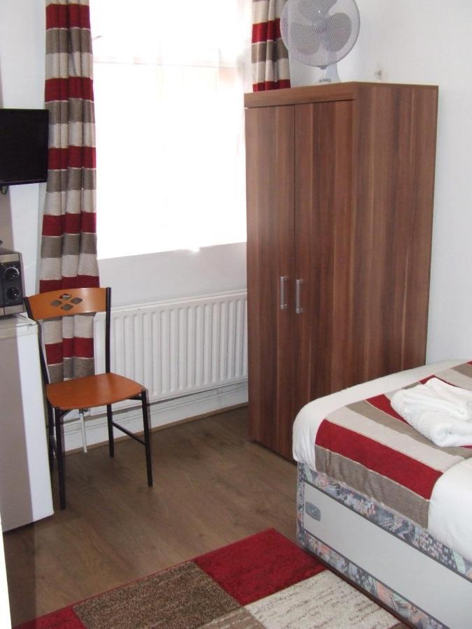 Alexandra Guest House Хемел Хемпстед Екстериор снимка