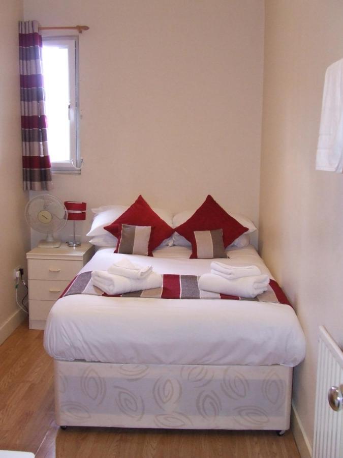 Alexandra Guest House Хемел Хемпстед Екстериор снимка