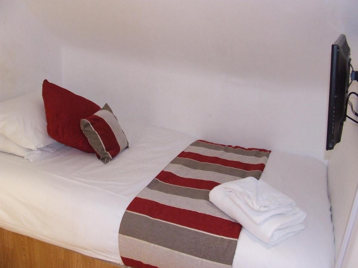 Alexandra Guest House Хемел Хемпстед Екстериор снимка