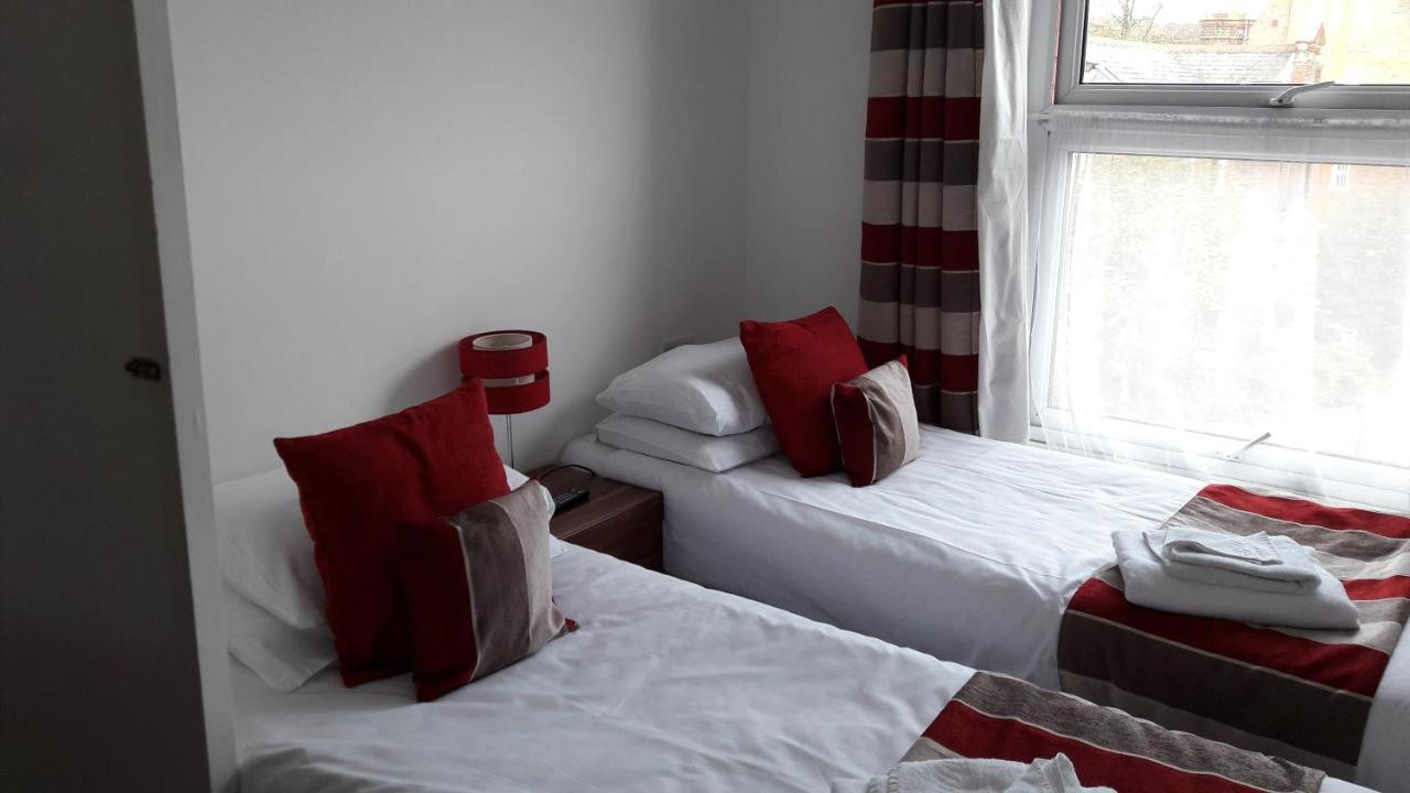 Alexandra Guest House Хемел Хемпстед Екстериор снимка