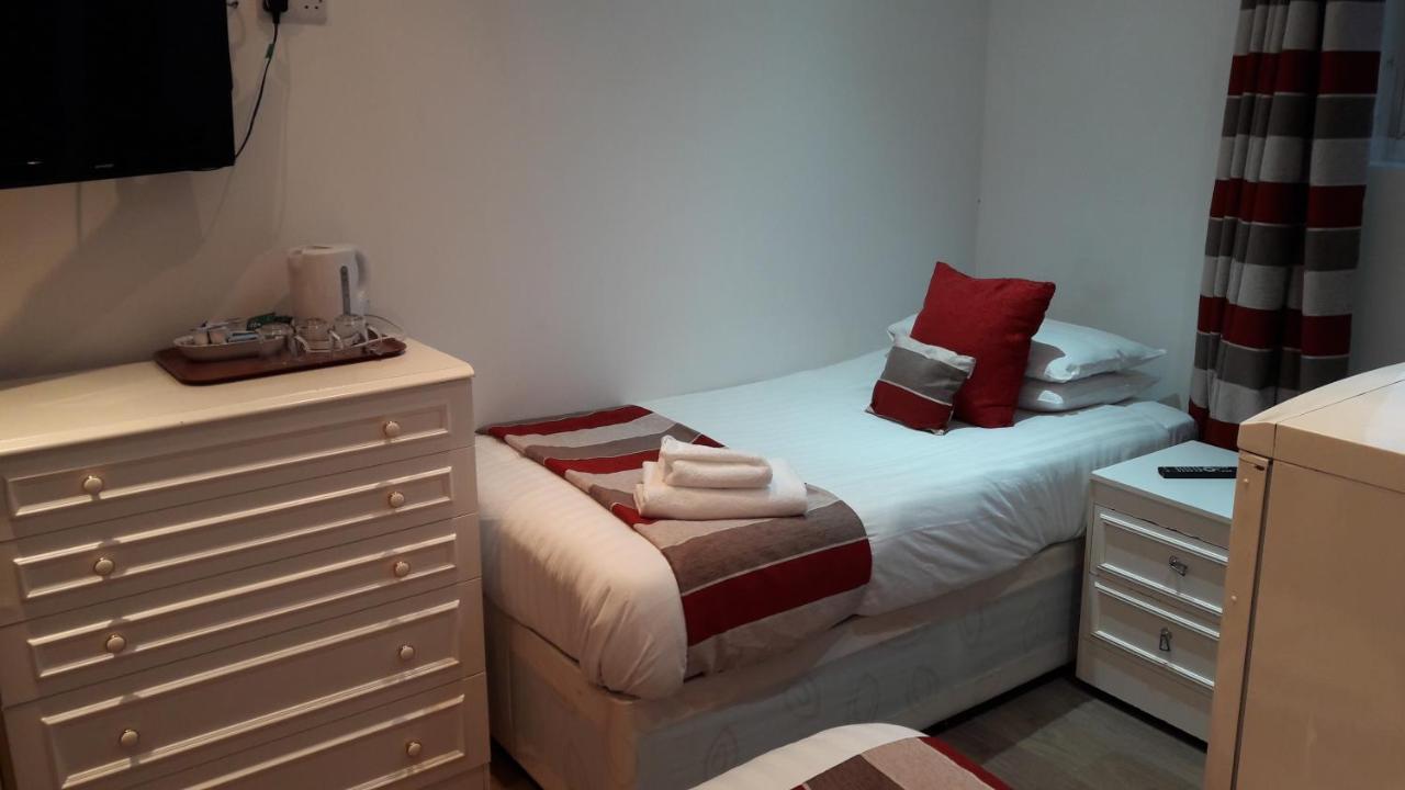 Alexandra Guest House Хемел Хемпстед Екстериор снимка